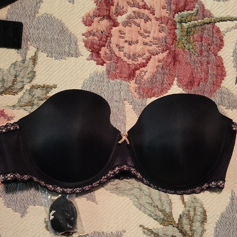 New Wacoal Elegant Black Strapless Bra With Detachable Straps